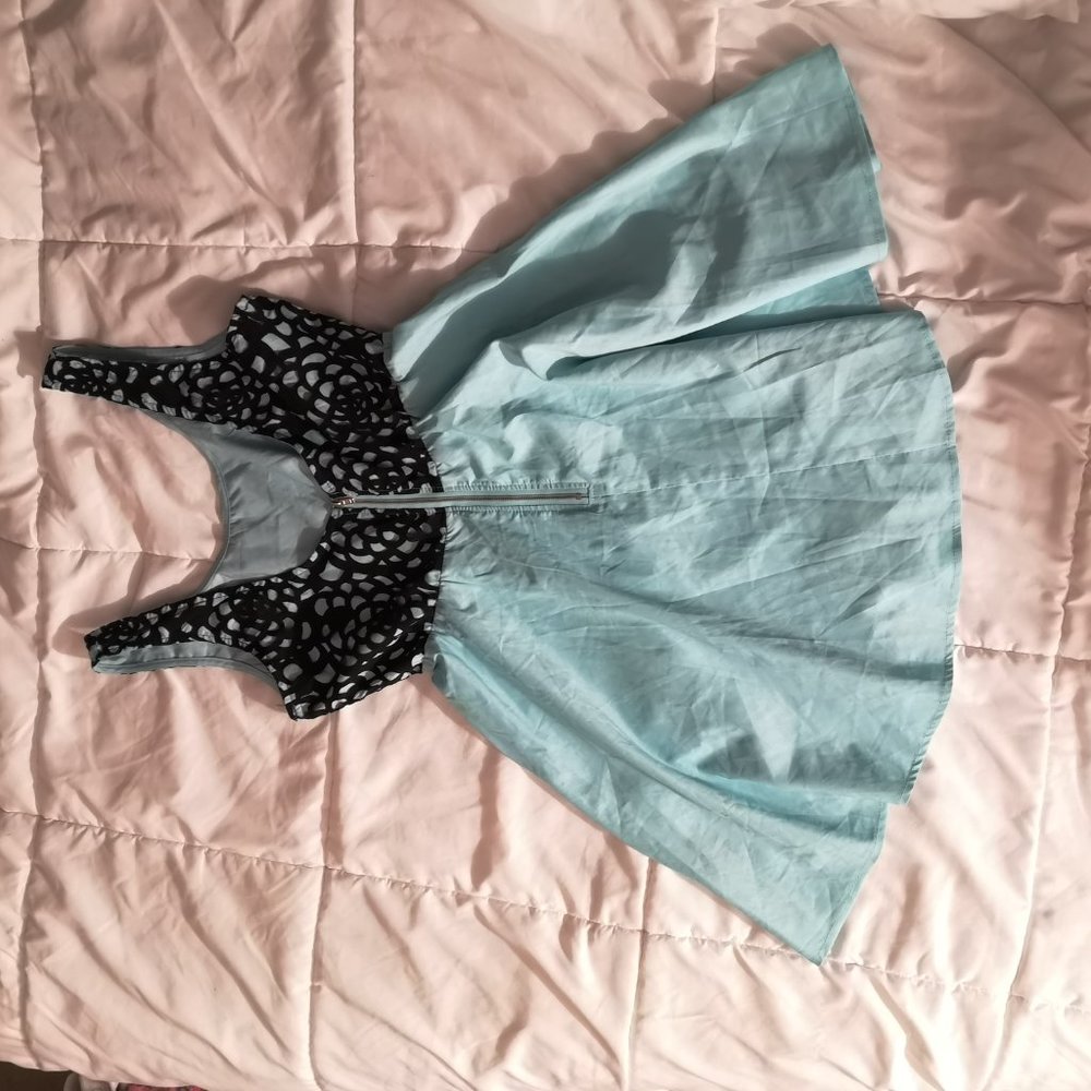 dress - Picture 2 of 8